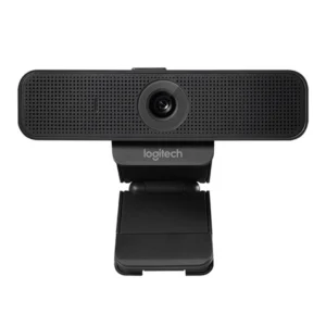 Webcam Full HD Maroc Webcam Logitech C925e Maroc 960-001076 Maroc, Améliorez les réunions en face à face et la collaboration lorsque vous travaillez à domicile, assistez à des réunions d'affaires et restez en contact avec votre famille et vos amis via Zoom, Teams et Skype à l'aide de la webcam. Avec une résolution allant jusqu'à Full HD 1080p et des fréquences d'images de 30 ips, vous diffuserez des vidéos nettes, tandis que RightLight 2 offre une clarté dans divers environnements d'éclairage, y compris la faible luminosité et le contre-jour. Une lentille en verre dotée d'un zoom numérique 1,2x améliore encore la qualité de l'image et les détails fins, tandis que deux micros omnidirectionnels dotés de la technologie de suppression du bruit garantissent que votre voix est au centre de la scène. De plus, un champ de vision de 78° crée une image grand angle pouvant accueillir deux personnes. Lorsque vous souhaitez protéger votre vie privée, activez le volet de confidentialité. Compatible avec Windows, Mac et Linux, la webcam Logitech C925e se connecte à votre système hôte via USB 2.0 Type-A plug-and-play. Il peut être monté à l'aide du support à clip ou sur trépied.