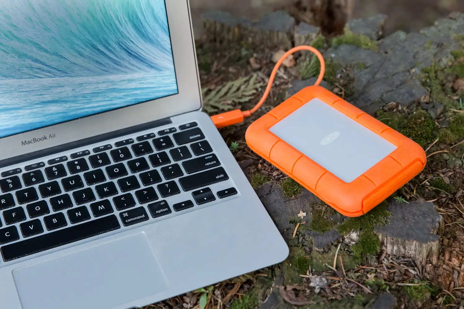 LaCie Rugged Thunderbolt 2 To Maroc Disque dur portable 2TB Maroc Disque dur LaCie 2TB Rugged USB-C STFS2000800, With a capacity of 2TB, the Rugged USB-C 3.2 Gen 1 External Hard Drive from LaCie marries a USB-C 3.0 interface and data transfer speeds of up to 130 MB/s with rugged durability that provides a drop resistance of up to 4', crush resistance of up to 1 ton, and rain resistance, making this drive suitable for all-terrain storage, whether you're in the field or in your home