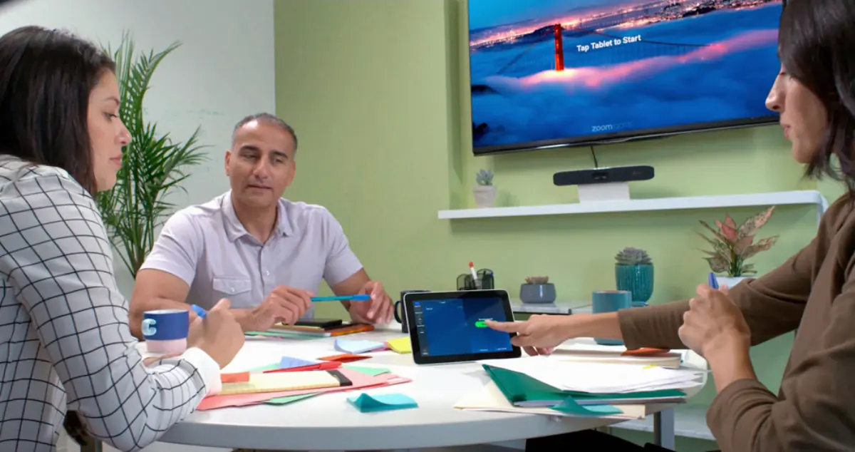 Poly Studio X30 et Poly TC8 Barre de visioconférence avec tablette de contrôle (2200-86260-101) 29 2200-86260-101 Barre de visioconférence Maroc Poly Studio X30 et Poly TC8 Maroc 03