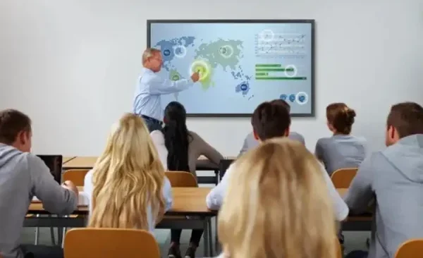 Ce qui le rend idéal pour l’éducation, les lieux publics, les entreprises, l’hôtellerie et la vente au détail. Philips Écran E-Line interactif 86" 4K UHD 86BDL3052E/00 est conforme HID, offrant un véritable fonctionnement plug-and-play. 