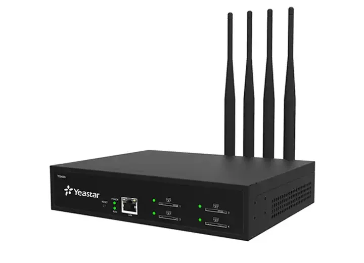 Yeastar TG400 fonctionne comme suit : après avoir installé les cartes SIM et connecté au réseau local, il peut être enregistré sur n’importe quel IP-PBX moderne prenant en charge les protocoles SIP ou IAX2. Il est également possible d’abandonner l’utilisation des stations et d’enregistrer les téléphones IP directement sur une passerelle GSM 