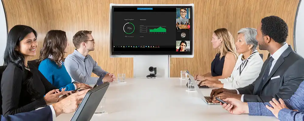Caméra de vidéoconférence Full HD Maroc Caméra de vidéoconférence Logitech PTZ Pro 2 Maroc 960-001186, La caméra de vidéoconférence Logitech PTZ Pro 2 offre une optique haut de gamme et des appels vidéo réalistes pour créer l'expérience d'être assis ensemble dans la même pièce. Il offre une vidéo professionnelle de haute qualité avec une résolution d’image nette, une reproduction améliorée des couleurs et un zoom HD 10x. Les performances améliorées du moteur de panoramique/inclinaison et de zoom rendent le passage d'un préréglage à l'autre plus fluide. Le large champ de vision permet de voir clairement tout le monde. Logitech PTZ Pro 2 convient aux grandes salles de conférence, auditoriums, salles de classe, établissements de santé et autres environnements professionnels où une vidéo claire et haute résolution est nécessaire. 
