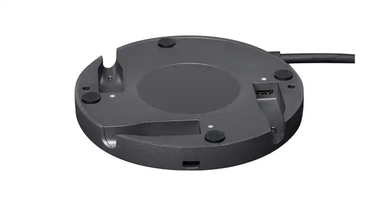 Système de vidéoconférence 4K Maroc Vidéoconférence Logitech Rally Maroc 960-001237, Alternative plus flexible aux connexions en série, le Rally Mic Pod Hub facilite le passage des câbles sous la table avec trois connexions pour les Rally Mic Pods ou des Mic Pod Hubs supplémentaires. Grâce à une connexion par câble unique, les participants peuvent repositionner les modules de micro individuels pour libérer de l'espace sur la table ou pour mettre le contrôle de sourdine à portée de main.