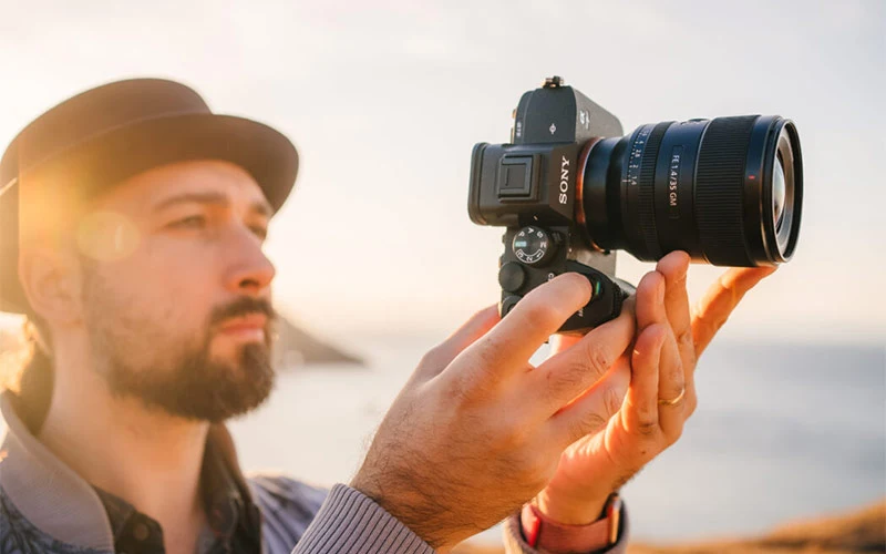 Sony Alpha 7 IV Appareil photo hybride plein format boîtier seul (4548736133648) 29 Appareil photo Sony Alpha 7 IV Maroc Sony Alpha 7 IV Maroc 4548736133648 Maroc Appareil photo hybride Maroc, Sony Alpha 7 IV idéal pour photographier des sujets en mouvement rapide avec un flash, le système de mesure P-TTL permet une utilisation optimale entre chaque prise de vue, que ce soit en mode rafale basse