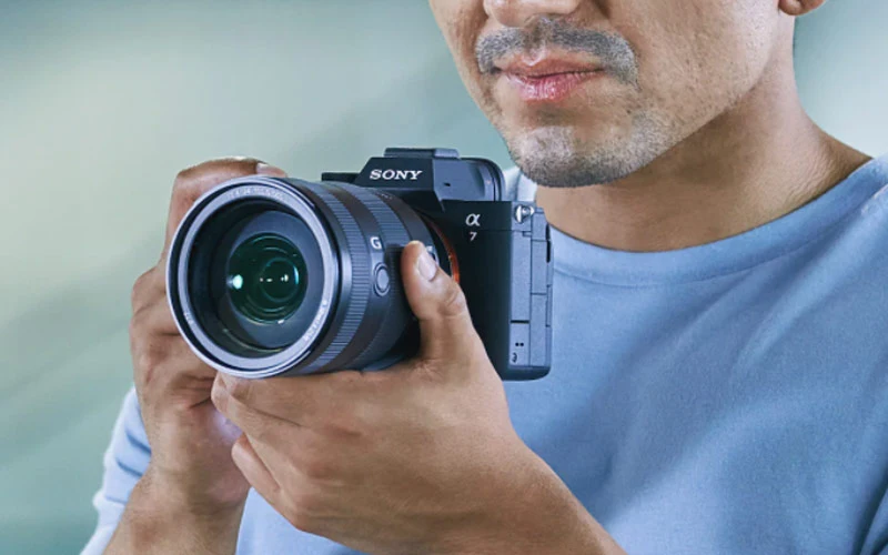 Sony Alpha 7 IV Appareil photo hybride plein format boîtier seul (4548736133648) 30 Appareil photo Sony Alpha 7 IV Maroc Sony Alpha 7 IV Maroc 4548736133648 Maroc Appareil photo hybride Maroc, Le Sony Alpha 7 IV se distingue par sa luminosité élevée et son grand écran tactile LCD orientable de 3 pouces, offrant une visée claire en extérieur, et par son format d'image 3/2 qui utilise efficacement l'espace d'affichage