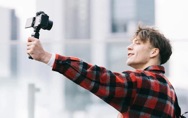 Appareil photo Sony Sony ZV-E10 II Maroc Sony ZV-E10 II + Objectif 16-50 mm Maroc 4548736160958 Maroc Appareil photo hybride Maroc, Sony ZV-E10 II est doté d'un système de détection de phase hybride rapide à 759 points et d'algorithmes de reconnaissance des sujets pour une détection plus efficace.