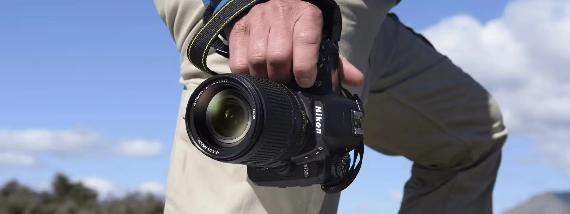 Nikon D7500 18-140mm f/3.5-5.6G ED VR Appareil photo reflex numérique 20MP 4K UHD (18208953509) 29 Camera Nikon Appareil photo numérique Maroc Nikon D7500 18-140mm f/3.5-5.6G ED VR Maroc 18208953509 Maroc Appareil photo Nikon Maroc, Le Nikon D7500 bénéficie d'un système autofocus performant utilisant jusqu'à 51 points distincts. Il est possible d'utiliser 9, 21 ou la totalité des 51 points selon les besoins, avec une sensibilité de détection AF jusqu'à -3 EV