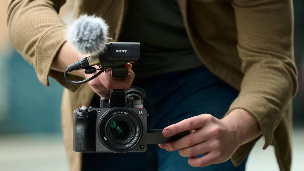 Caméra de cinéma Sony FX2 Maroc Sony ILME-FX2 Maroc 4548736166028 Maroc Caméra de cinéma Sony Maroc, Sony FX2 bénéficie d'une structure de dissipation thermique optimisée et d'un ventilateur intégré qui permettent d'enregistrer en 4K60 sans interruption