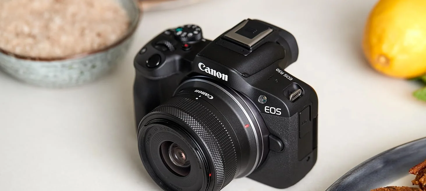 Camera Canon Appareil photo Canon Canon EOS R50 RF-S 18-45mm f/4.5-6.3 IS STM Maroc 4549292205046 Maroc Appareil photo Canon Canon EOS R50 Maroc, Canon EOS R50 RF-S 18-45mm f/4.5-6.3 IS STM est un appareil photo hybride compact et léger, extrêmement polyvalent, doté de fonctionnalités photo et vidéo sophistiquées. 