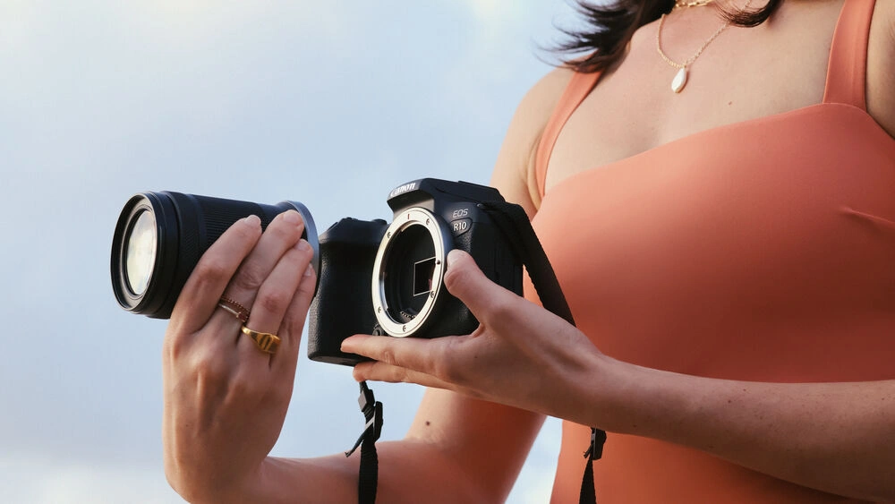 Camera Canon Appareil photo Canon EOS R10 + 18 150MM F / 3.5 - 6.3 IS STM Maroc 4549292189810 Maroc Appareil photo Canon EOS R10 + objectif 18 150MM F Maroc, Ce viseur à grossissement 0,95x bénéficie d'un traitement rapide pour une latence quasi nulle et d'une fréquence de rafraîchissement de 120 images par seconde pour un rendu des mouvements vif et réaliste.
