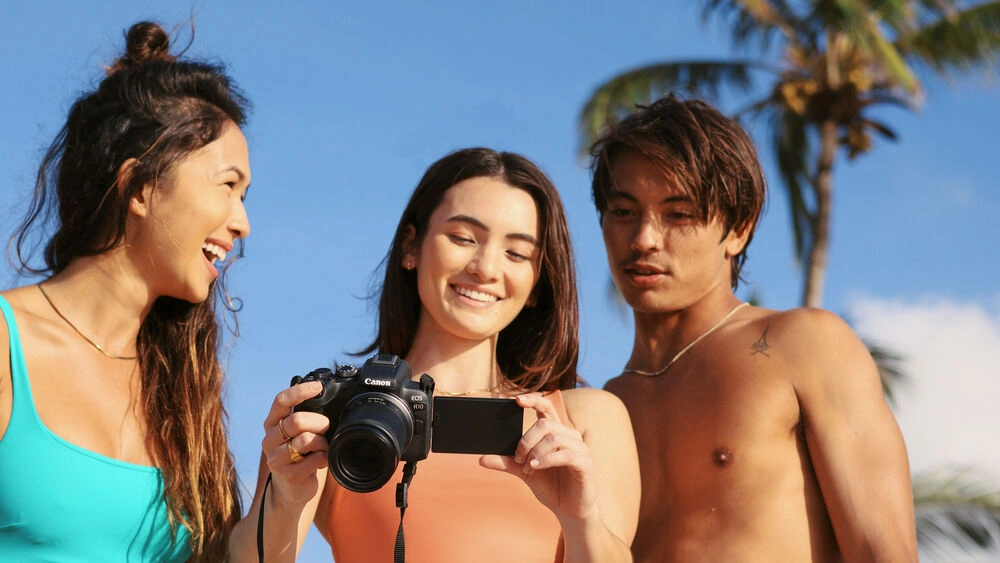 Camera Canon Appareil photo Canon EOS R10 + 18 150MM F / 3.5 - 6.3 IS STM Maroc 4549292189810 Maroc Appareil photo Canon EOS R10 + objectif 18 150MM F Maroc, Des options de connectivité filaire et sans fil sont disponibles, offrant plusieurs méthodes de transfert de photos et de vidéos, ainsi que la possibilité de contrôler l'appareil photo à distance. Côté connectique, l'appareil est équipé d'un port USB Type-C
