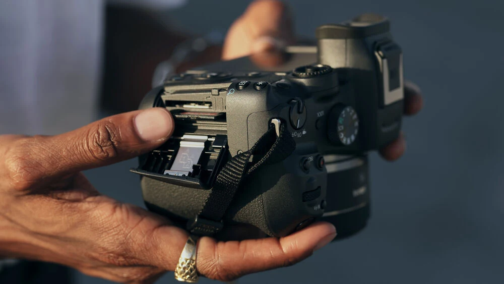 Camera Canon Appareil photo Canon EOS R7 RF-S 18-150 mm F3.5-6.3 IS STM Maroc 4549292185553 Maroc Appareil photo Canon EOS R7 Maroc, Des options de connectivité filaire et sans fil sont disponibles, offrant plusieurs méthodes de transfert de photos et de vidéos, ainsi que la possibilité de contrôler l'appareil photo à distance. Côté matériel, l'appareil est équipé d'un port USB Type-C 3.2 Gen 2
