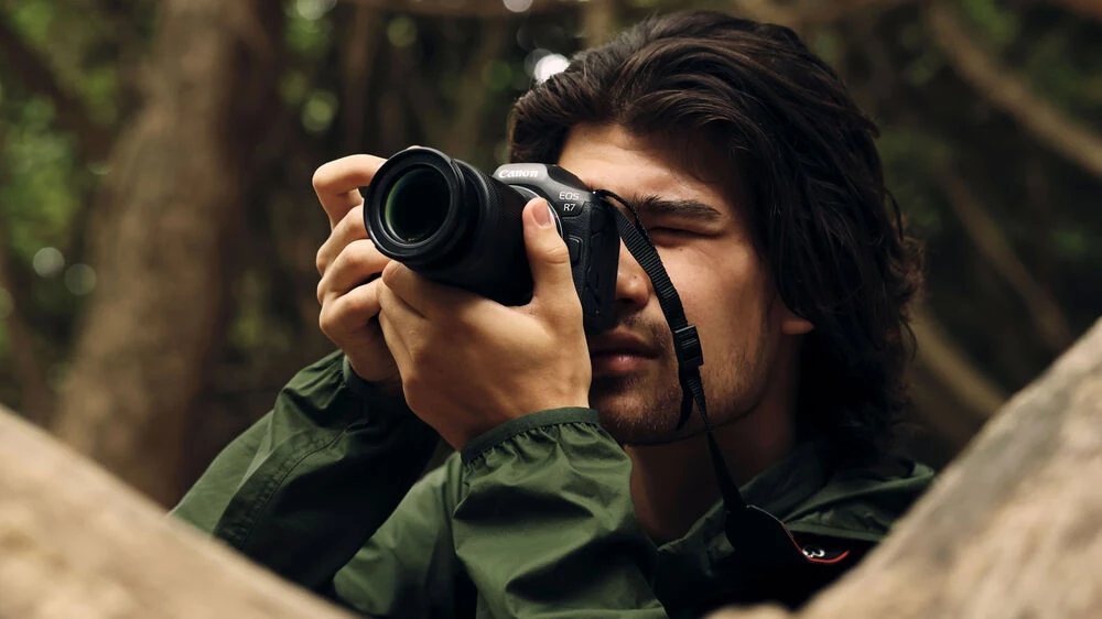 Camera Canon Appareil photo Canon EOS R7 RF-S 18-150 mm F3.5-6.3 IS STM Maroc 4549292185553 Maroc Appareil photo Canon EOS R7 Maroc, Canon EOS R7 RF-S 18-150 mm F3.5-6.3 IS STM s'impose comme une référence dans le domaine des appareils photo hybrides APS-C grâce à son système R. Cette innovation allie avec brio performance et portabilité 