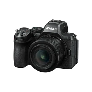 Accueil 242 Camera Nikon Appareil photo Nikon Z5II Z 24-50mm f/4-6.3 Maroc 4960759920355 Maroc Appareil photo NIKON Z5 II avec objectif Z 24-50mm f/4-6.3 Maroc, 'objectif NIKKOR Z 24-50mm f/4-6.3, le kit reste compact, équilibré et parfaitement adapté à une pratique quotidienne polyvalente. Ce zoom discret couvre les focales essentielles du quotidien tout en offrant une restitution très nette, des couleurs précises, et un contrôle total sur le cadre grâce à une distance de mise au point minimale de 35 cm