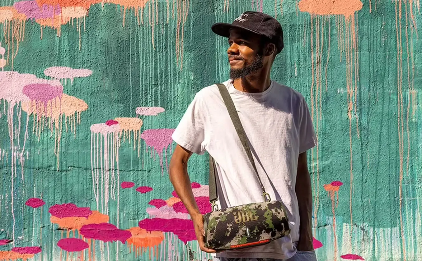 1200130008191 Maroc JBL Xtreme 4 Bleu Maroc Enceinte portable Maroc Enceinte Bluetooth portable Maroc Enceinte JBL Maroc JBL Xtreme 4 Maroc, Emportez la JBL Xtreme 4 avec vous d’une pièce à l’autre, et à l’extérieur lorsque vous organisez une soirée dans votre jardin ou à la plage. Et avec 24 heures d’autonomie de batterie 