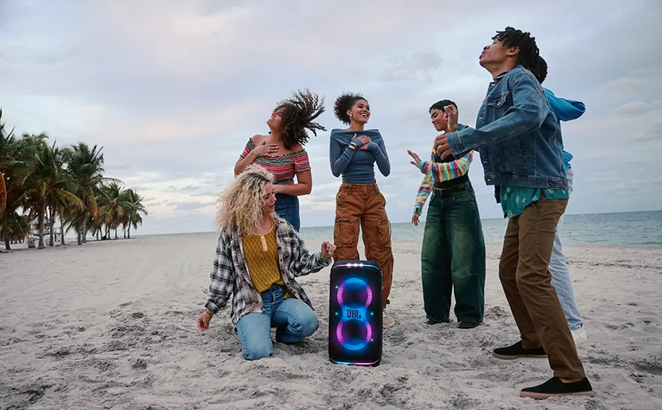 JBL PartyBox Club 120 Blanc Enceinte Bluetooth portable 160 W Effets lumineux USB AUX (1200130019128) 28 1200130019128 Maroc JBL PartyBox Club 120 Blanc Maroc Enceinte portable Maroc Enceinte Bluetooth portable Maroc Enceinte JBL Maroc PartyBox Club 120 Maroc, La PartyBox Club 120 propose également une entrée micro et une entrée guitare pour que vous puissiez enflammer la scène encore plus.