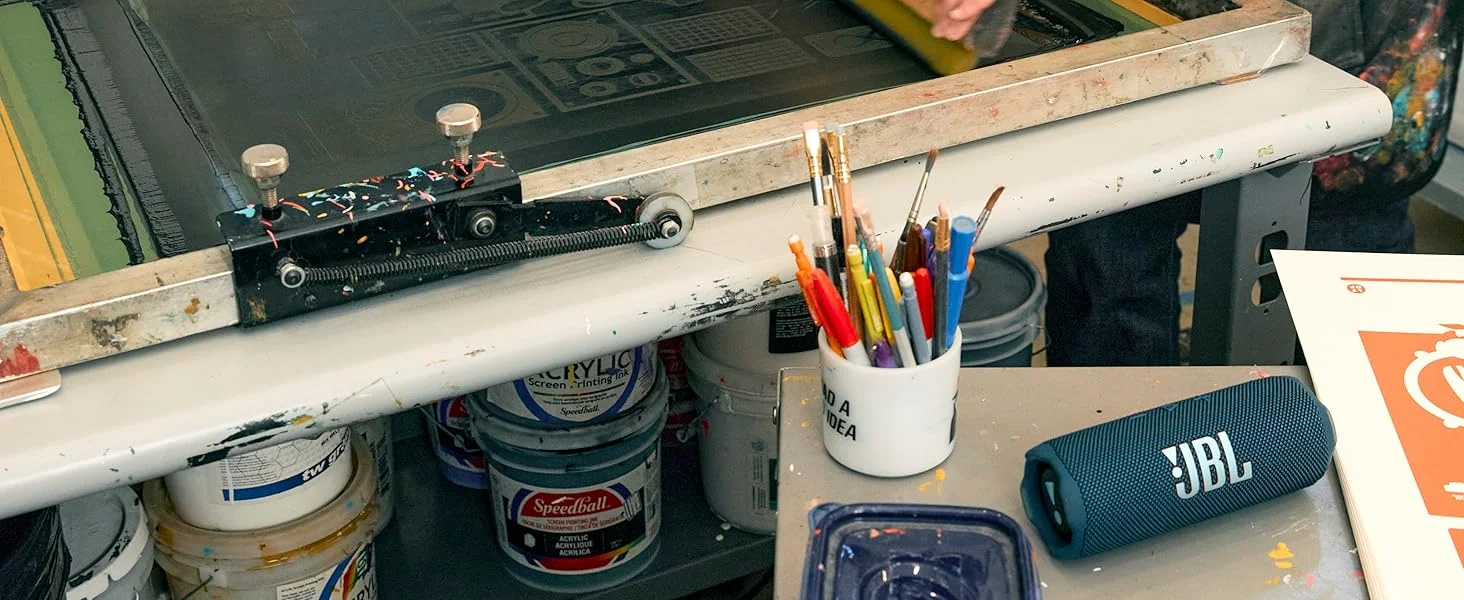 1200130019296 Maroc JBL Flip 7 Rouge Maroc Enceinte portable Maroc Enceinte sans fil Bluetooth Maroc Enceinte JBL Maroc Flip 7 Maroc, L'enceinte JBL Flip 7 Rouge est composée à 77 % de plastique recyclé post-consommation et sa grille est en tissu 100 % recyclé. Son emballage est en papier certifié FSC, imprimé à l'encre de soja.